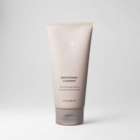 Le Mieux Brightening Cleanser foam-lather close-up for gentle cleansing and soft skin.