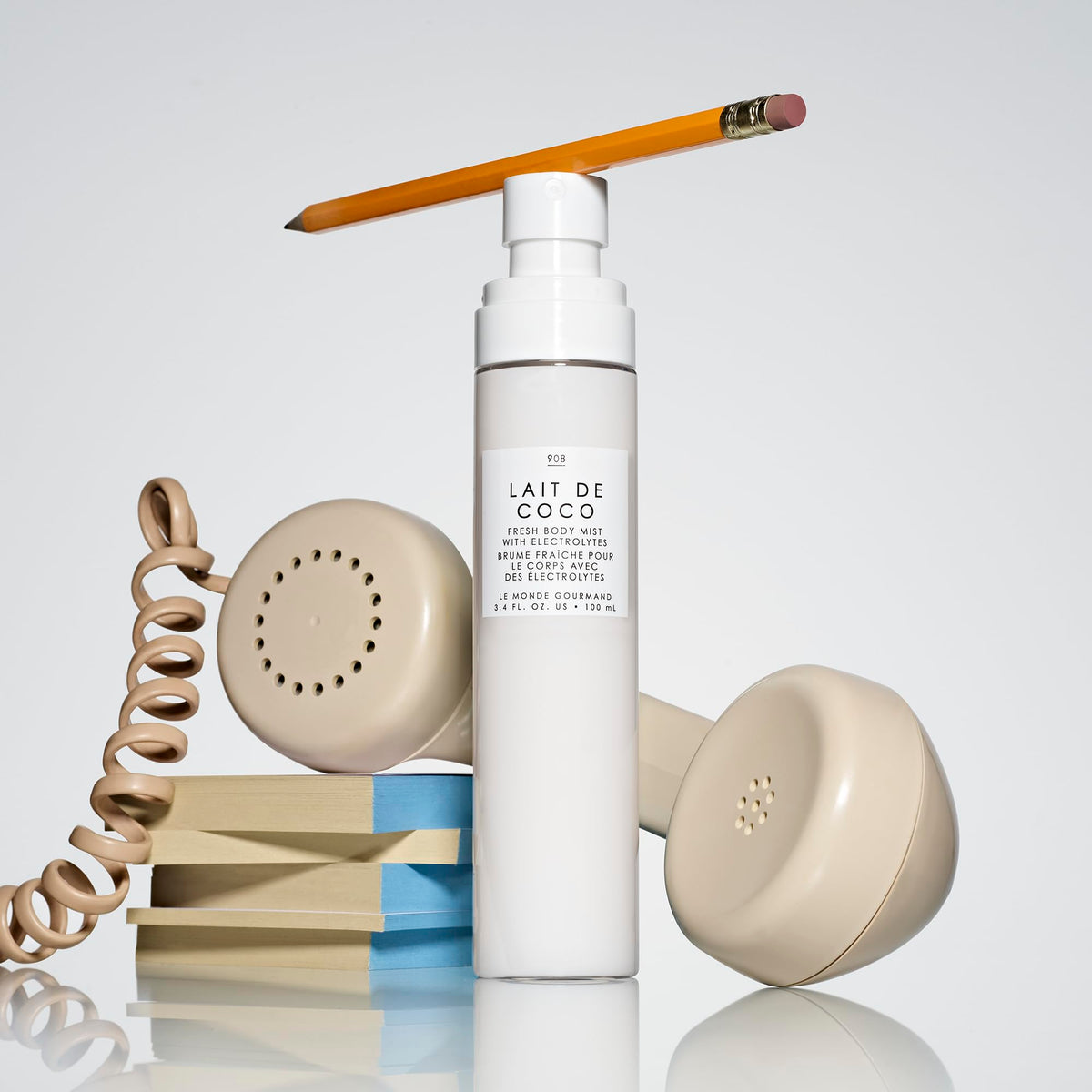 Le Monde Gourmand Fresh Mist bottle showing bergamot top notes for an uplifting lift.