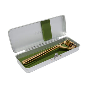 Leaf Shave travel case features plastic-free aluminum and silicone construction.