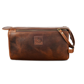 Leather & Latch full-grain toiletry kit interior pockets organize toiletries and cosmetics neatly.