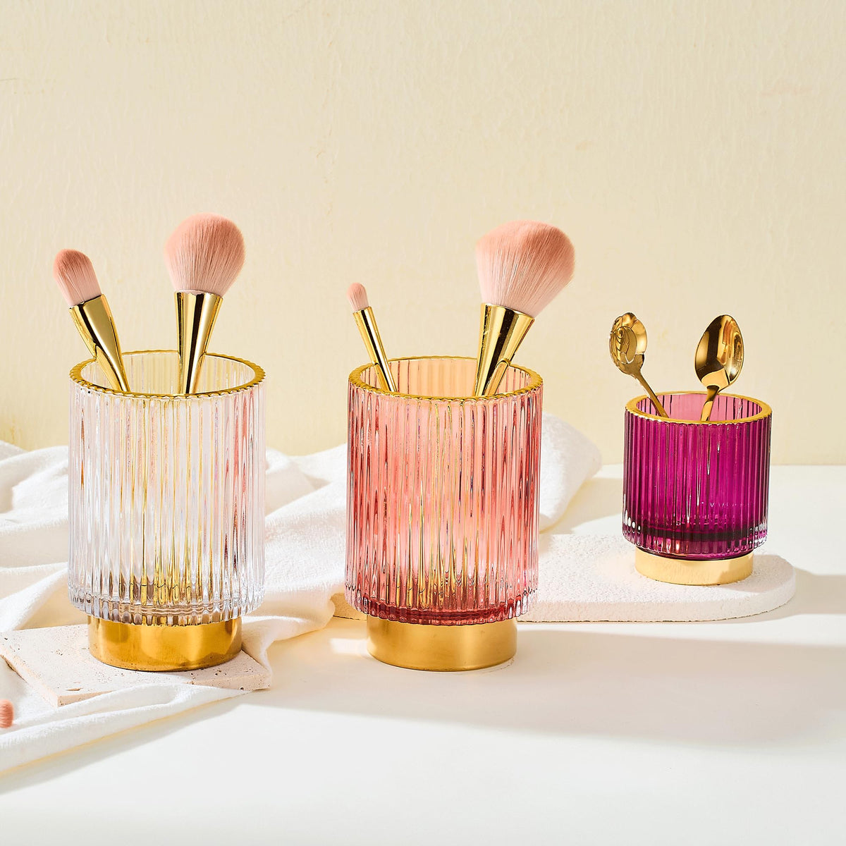 LEICURACE glass cup for bathroom counter keeps counters tidy.
