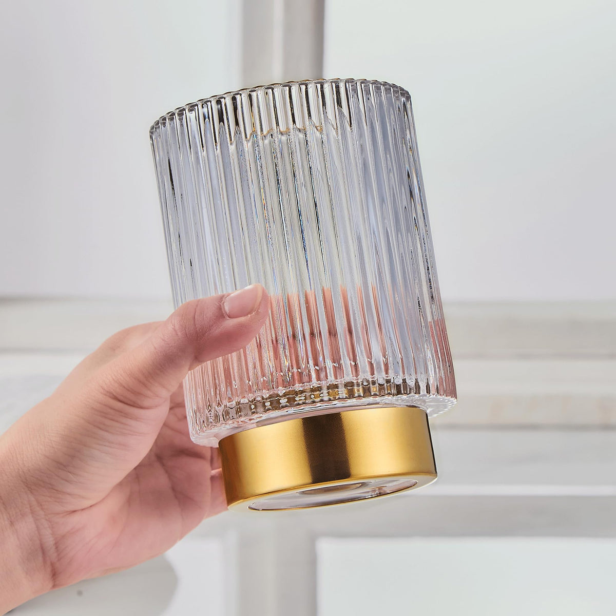 LEICURACE vintage glass cup adds refined style to any desk.