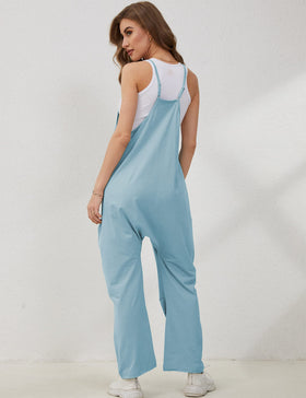 Lentta jumpsuit with side pockets highlighting practical storage