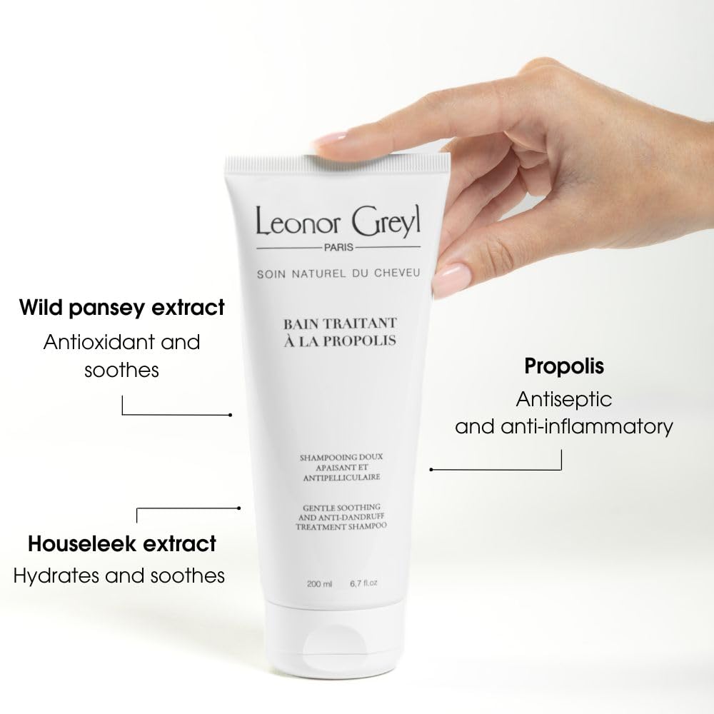 Leonor Greyl scalp cleansing action demonstrates gentle purification with natural ingredients