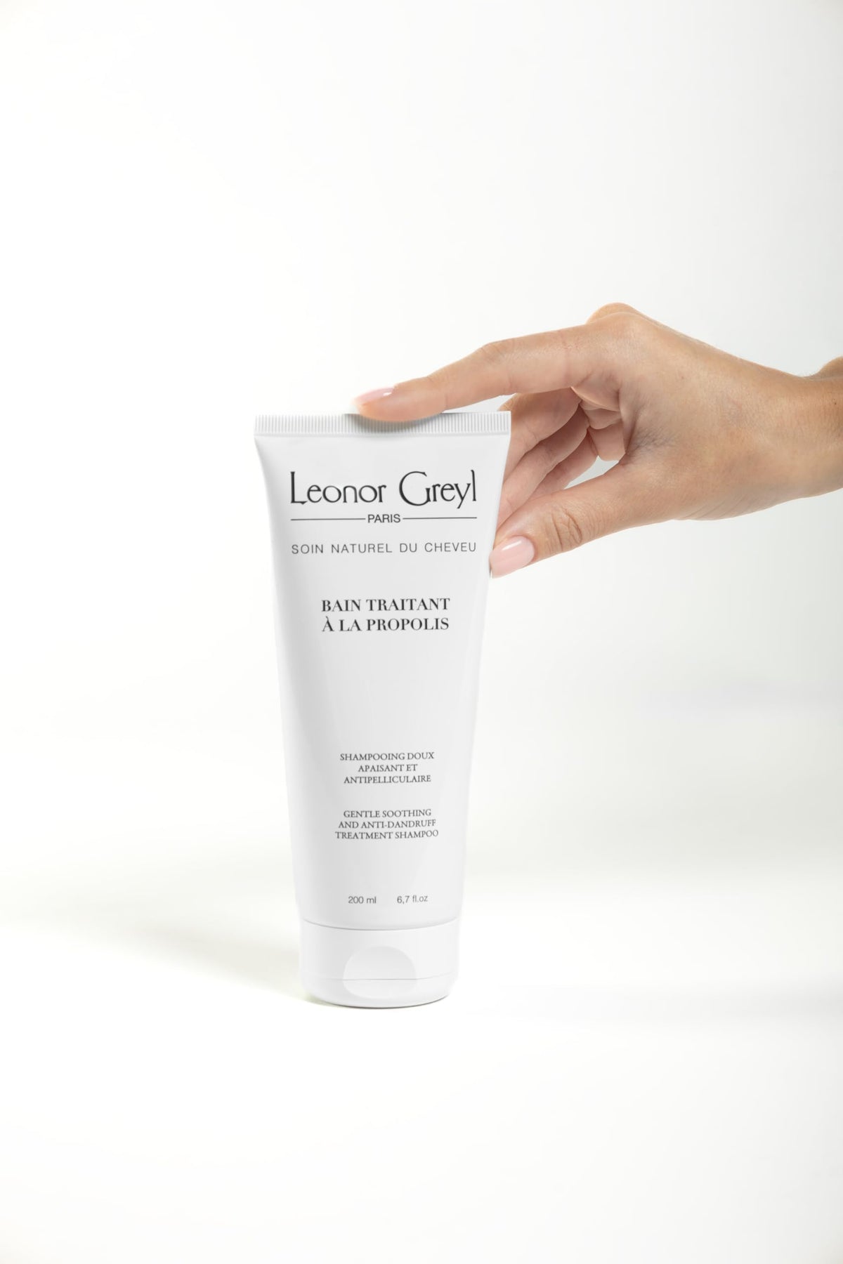 Leonor Greyl second-wash step image illustrating deeper scalp cleansing and refreshed hair