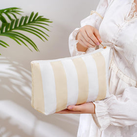 Lestikave interior printed nylon fabric keeps items organized and easy to wipe.