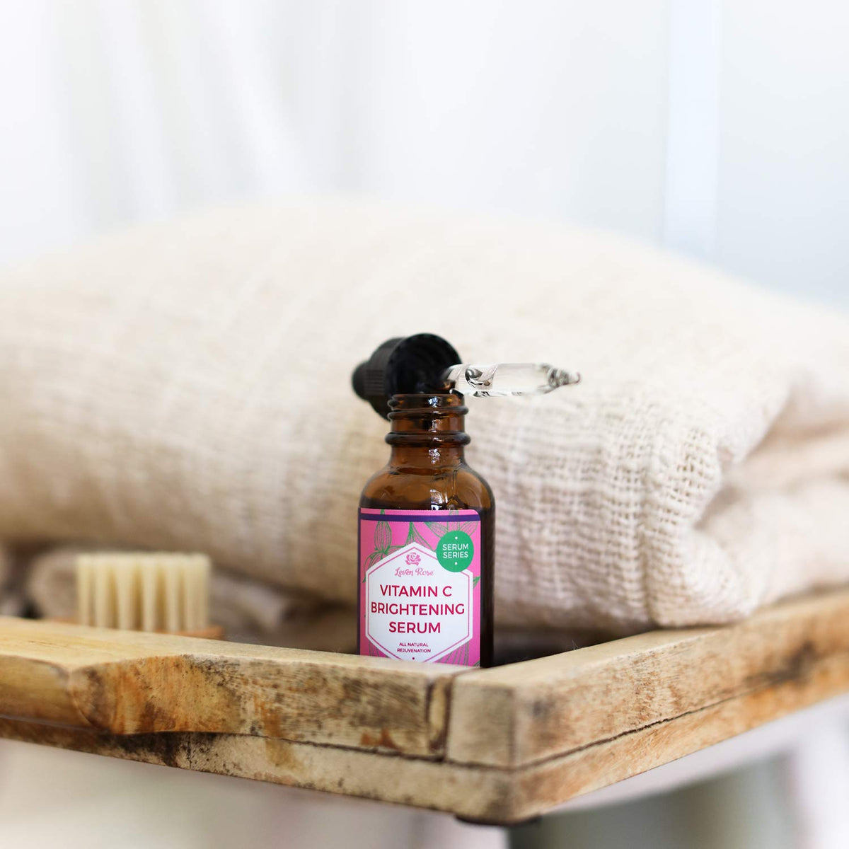 Leven Rose pineapple and pomegranate extracts nourish the skin