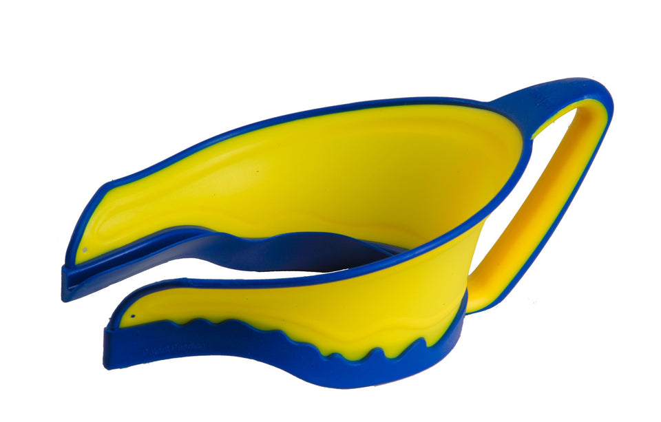 LiL Rinser yellow visor shields eyes during bath for calmer wash.