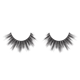 Lilly Lashes premium lash pack keeps outfits ready from work to evening.