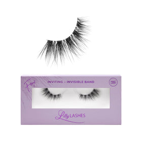 Lilly Lashes Sheer Band closeup showing the invisible band for a seamless look.