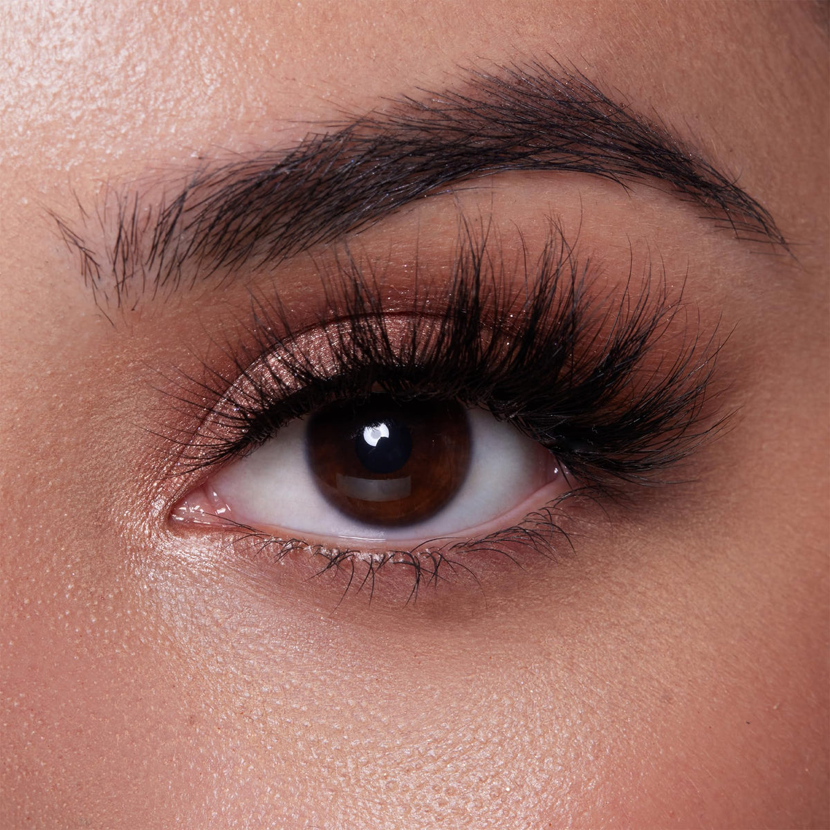 Lilly Lashes So Extra Mykonos 3D Mink Lashes easy-to-apply tips with lash glue not included.