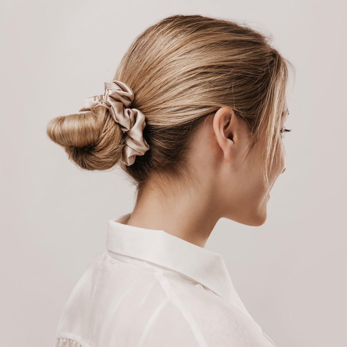 LilySilk stretchy band ensures secure fit across hair types