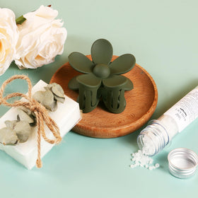 Linsuiyyds flower hair clip adds cheerful accent