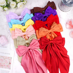 LIUBUJINGYING daily wear bow clips add a playful touch.
