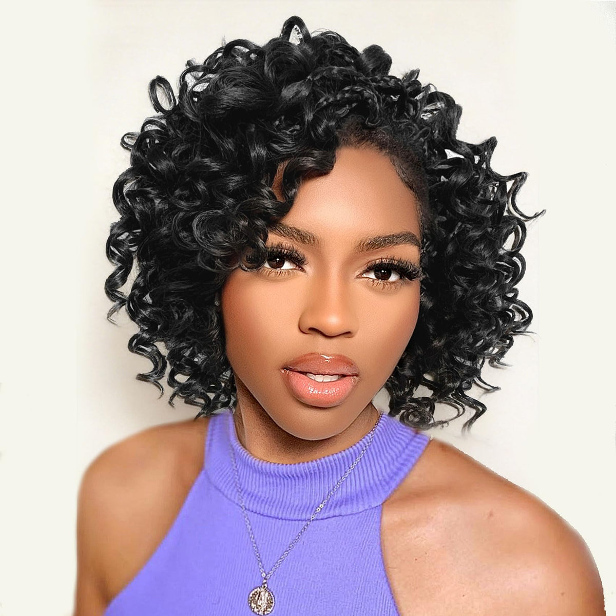 LIYATE Gogo Curl 8inch 1B close-up shows smooth texture and natural shine.