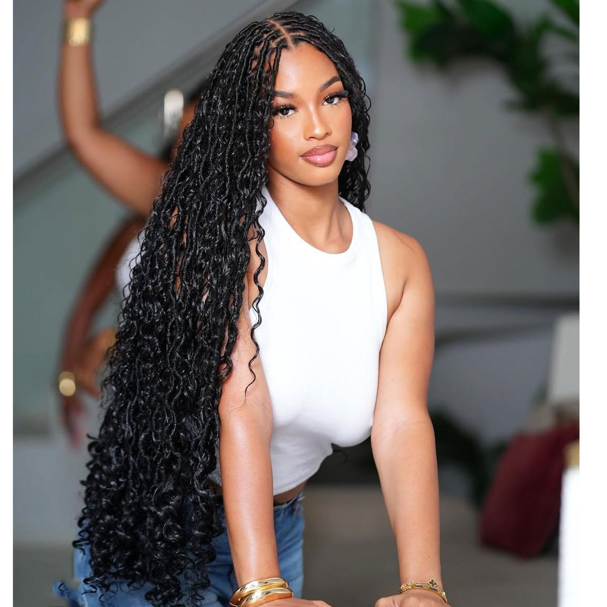 LMZIM Goddess Locs soft, lightweight texture against the scalp.