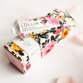 LOLLIA Always in Rose handcreme texture close-up shows velvety skin feel