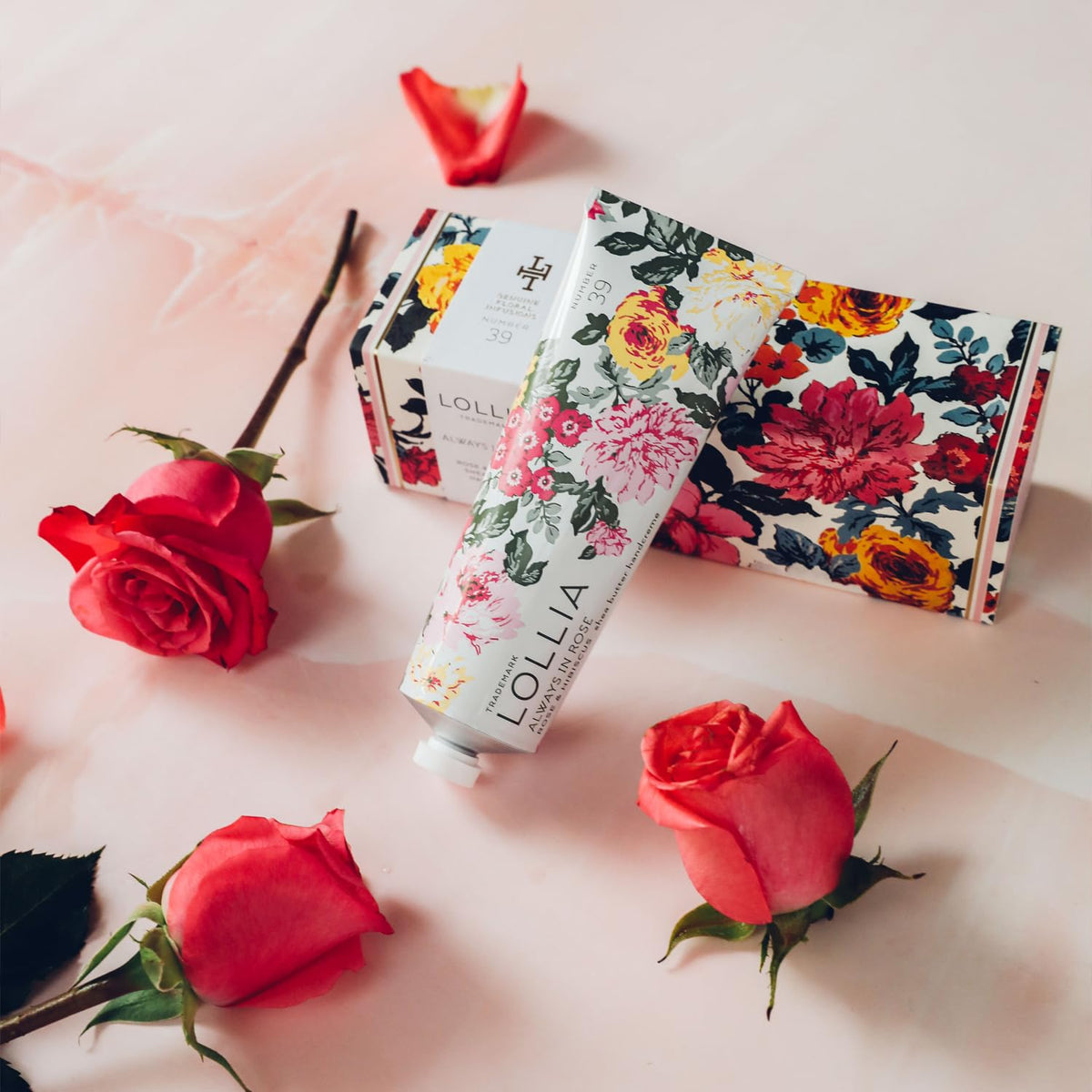 LOLLIA Always in Rose handcreme use on hands promotes petal-soft skin