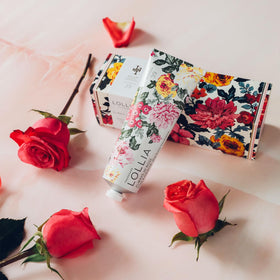 LOLLIA Always in Rose handcreme use on hands promotes petal-soft skin