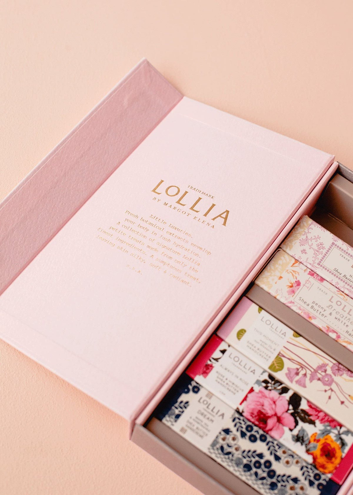 LOLLIA Relax handcreme nourishes during busy days.