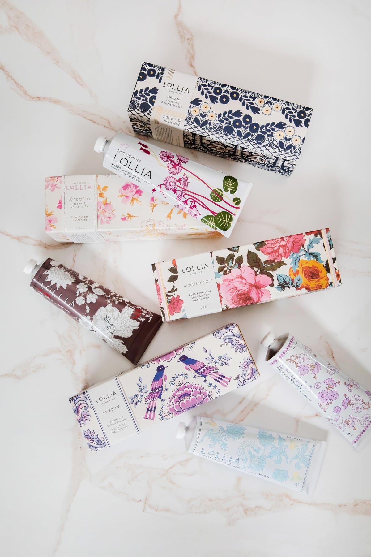 LOLLIA This Moment handcreme invites calm and hydration.