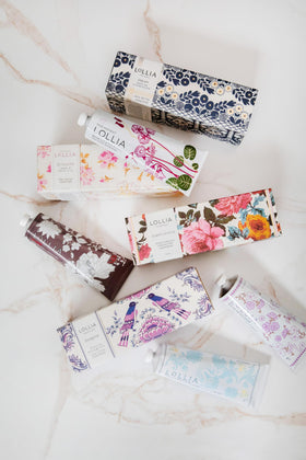 LOLLIA This Moment handcreme invites calm and hydration.