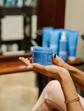 LOMA Forming Paste hands-on application offers strong hold and control.