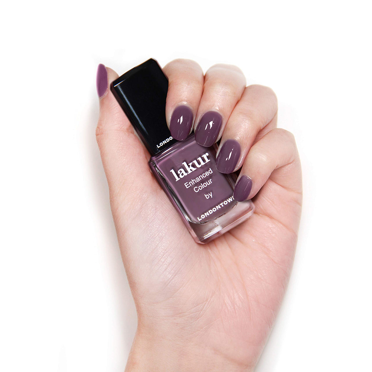 LONDONTOWN Kur Nail Hardener bond supports stronger-looking nails.