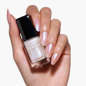 LONDONTOWN Lakur Chrome Glaze on nail with shimmering chrome finish