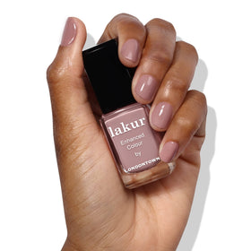 LONDONTOWN Lakur color swatch highlights rich pigment and glossy shine.