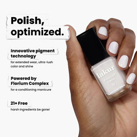 LONDONTOWN Lakur Duchess White brush detail with smooth self-leveling formula.
