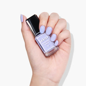 LONDONTOWN Lakur brush demonstrates easy application for salon-quality results.