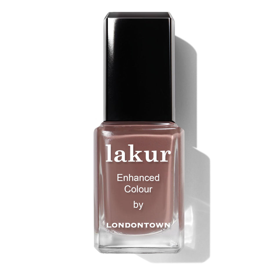 LONDONTOWN Lakur brush for flawless application and salon-quality finish.