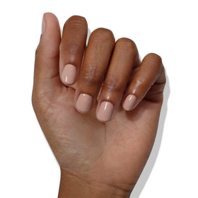 LONDONTOWN Lakur 21+ Free formula reduces harsh ingredients on nails