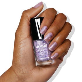 LONDONTOWN Lakur Florium Complex supports nourished nails.