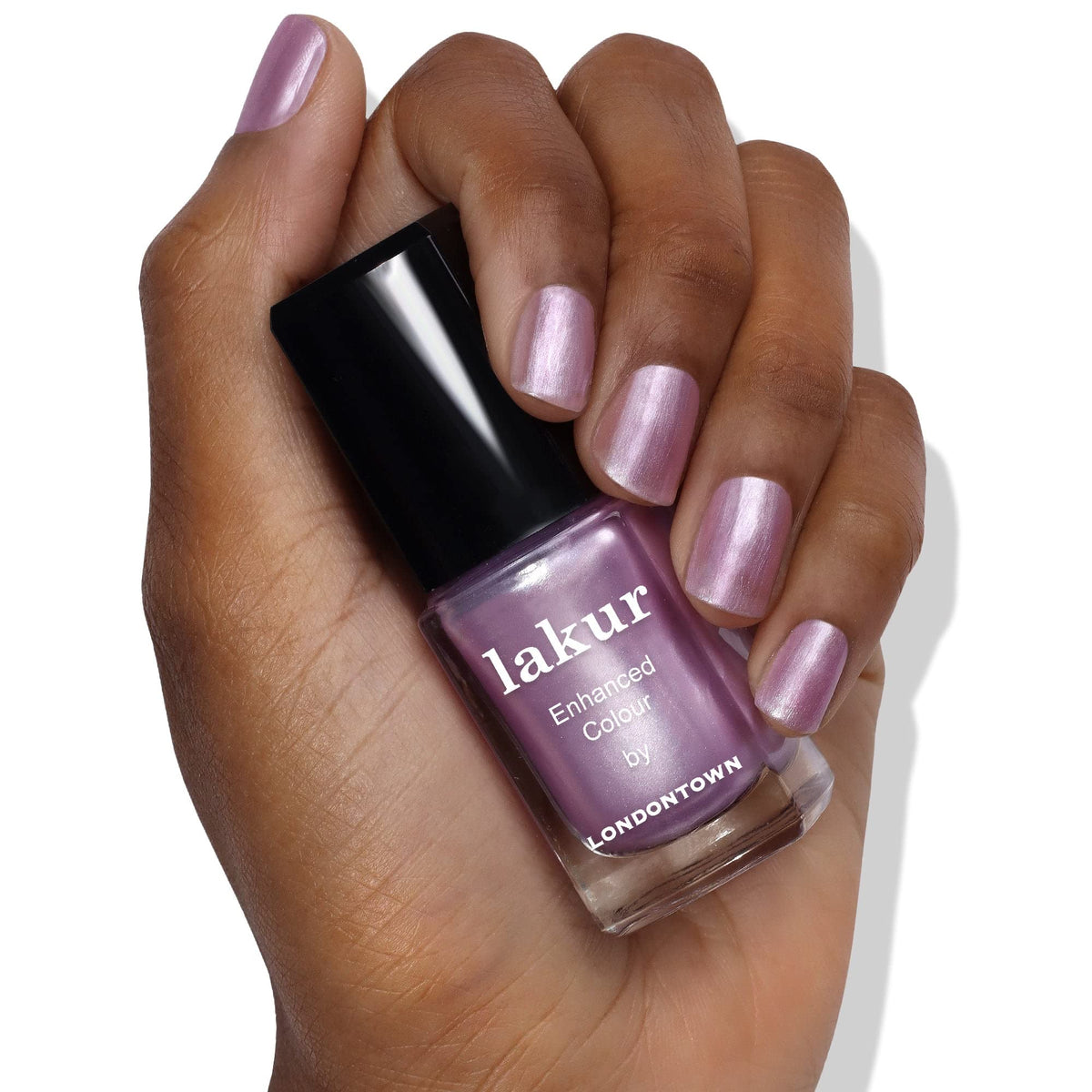 LONDONTOWN Lakur glossy finish close-up for gel-like shine