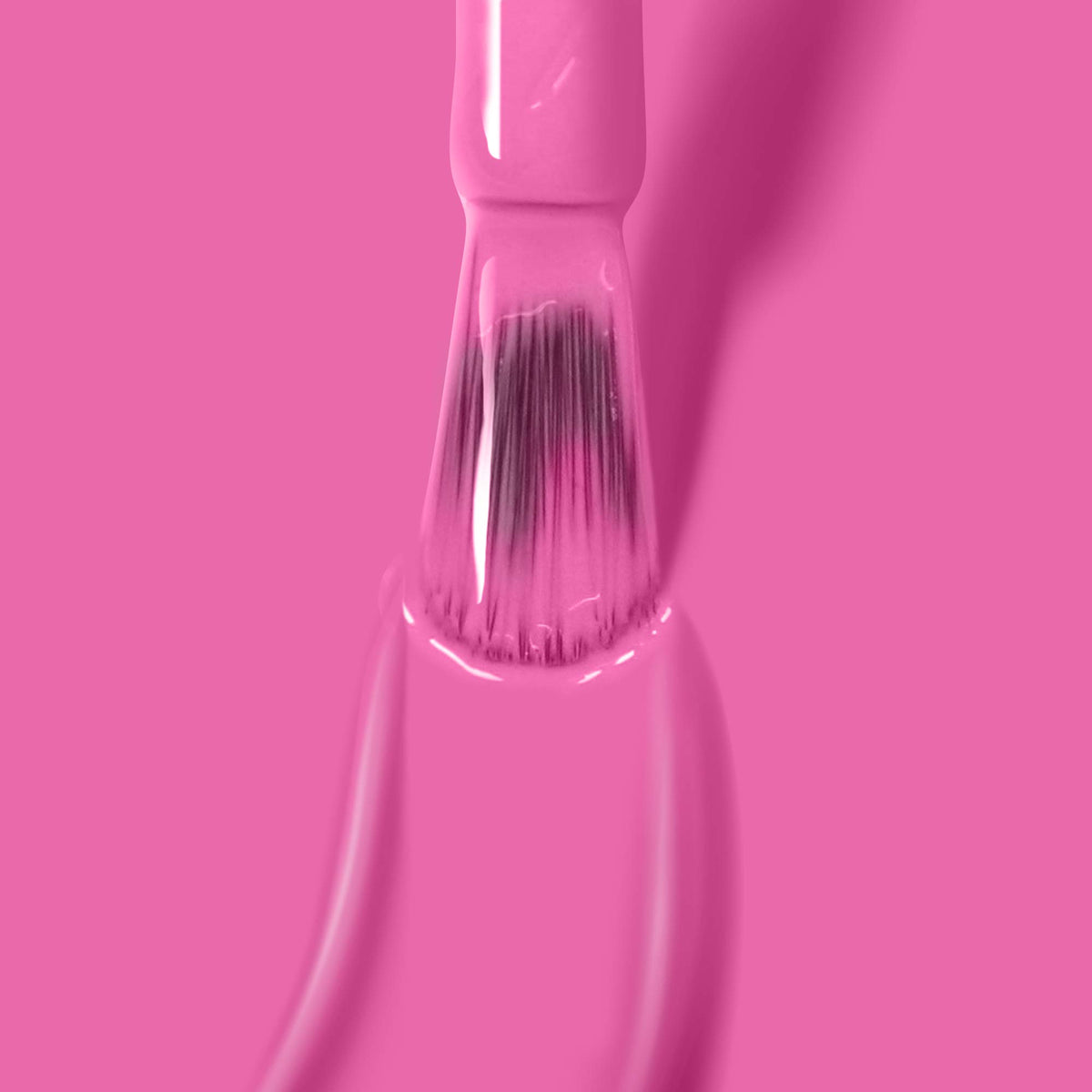 LONDONTOWN Lakur purple shade bottle showcasing rich, chip-resistant shine