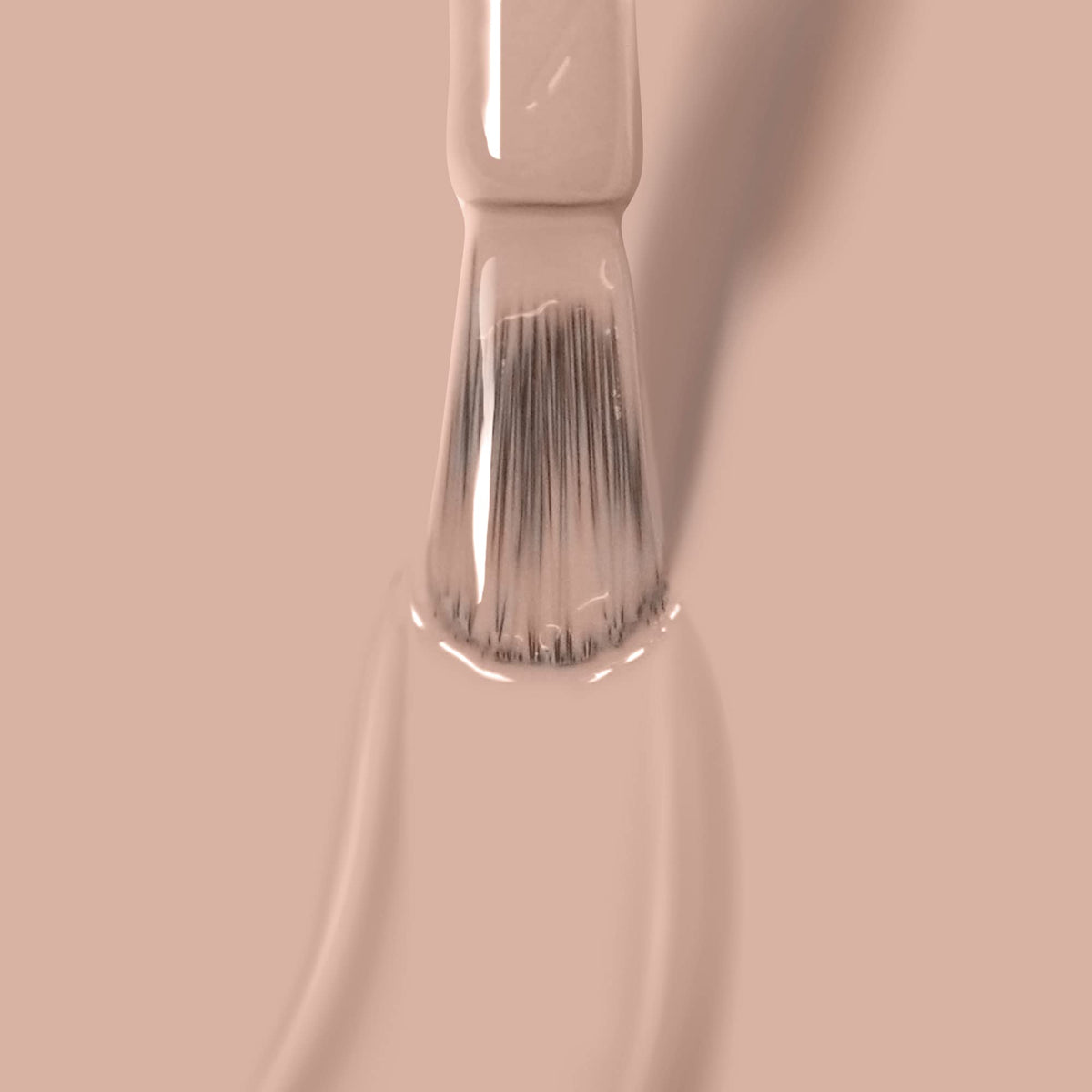 LONDONTOWN Lakur pro-contour brush applies smooth, streak-free color