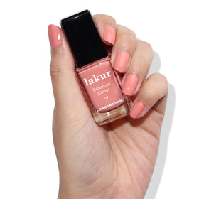 LONDONTOWN Rose Pink lakur on nails demonstrates salon-quality shine and hydration