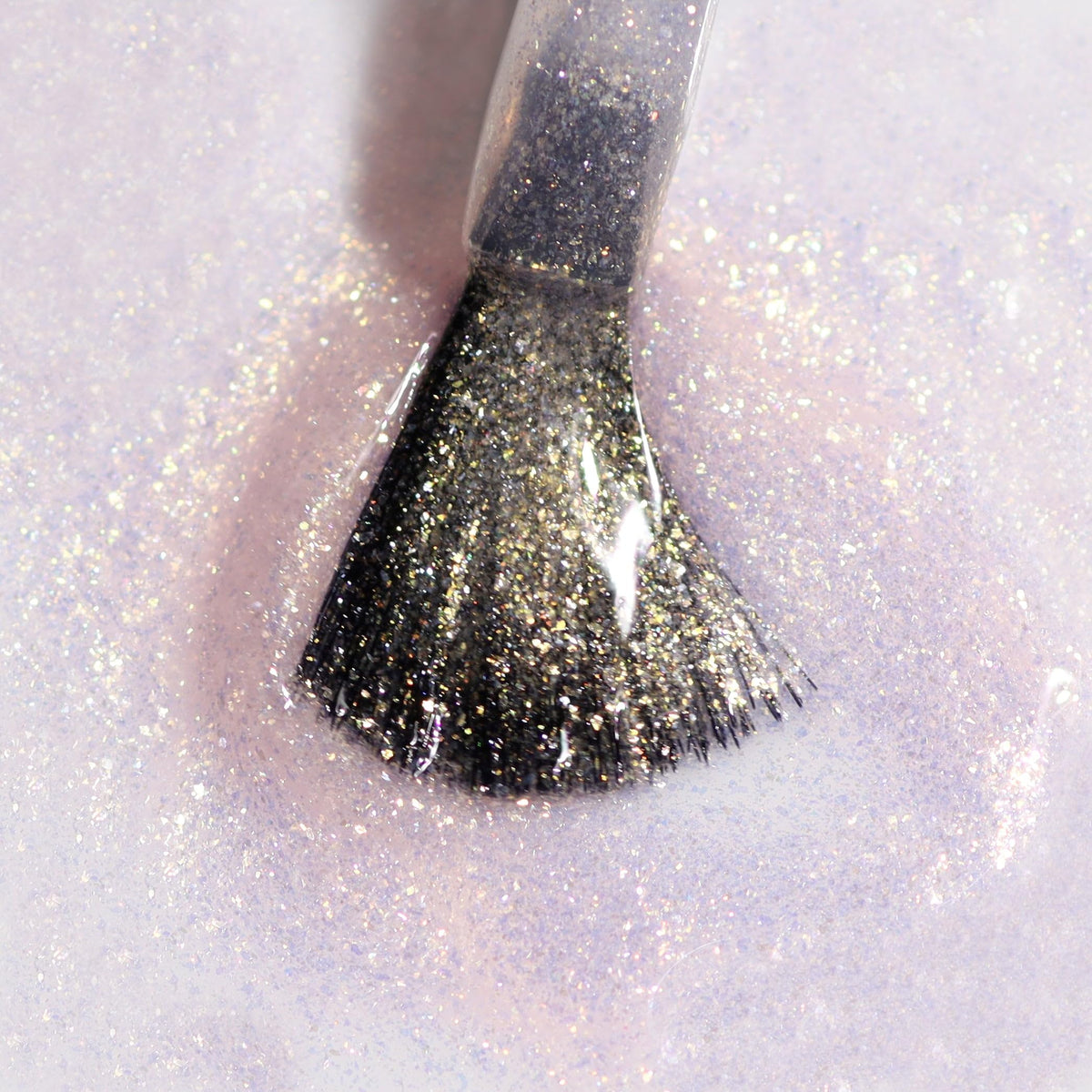 LONDONTOWN Shimmer Nail Highlighter on nails demonstrates buildable glow