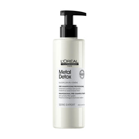 L’Oréal Professionnel Paris Metal Detox pre-shampoo bottle pouring water protection for hair.