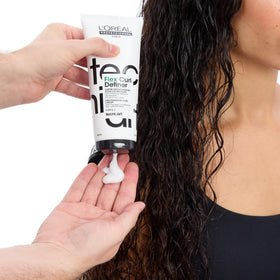 Finished look with L'Oréal Professionnel Paris Flex Curl Bounce defining flexible curls