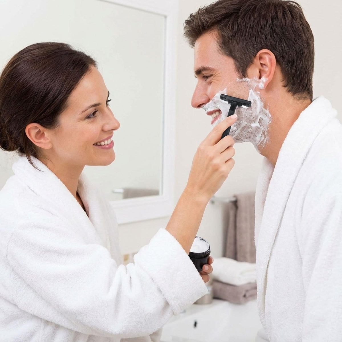 Lothee razor suitable for hotels, travel, camping, and daily grooming.
