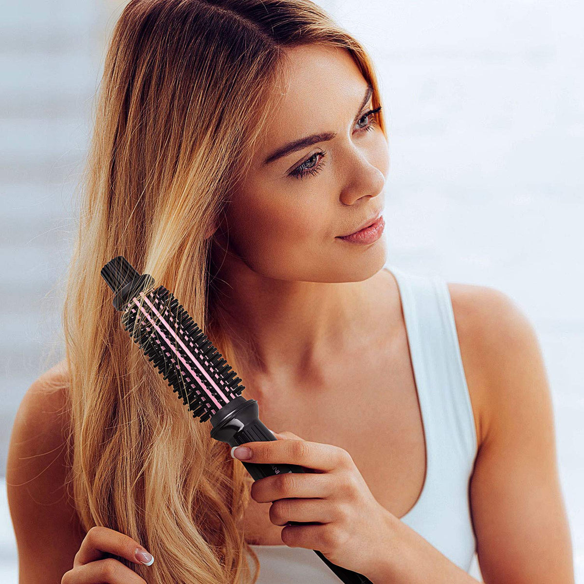 LOVANI included travel bag keeps your curler organized.