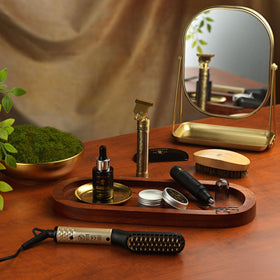 LOVERY beard oil nourishes beard and conditions the skin.