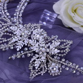 LOVFOIVER elegant bride hair clip complements formal looks with subtle shine