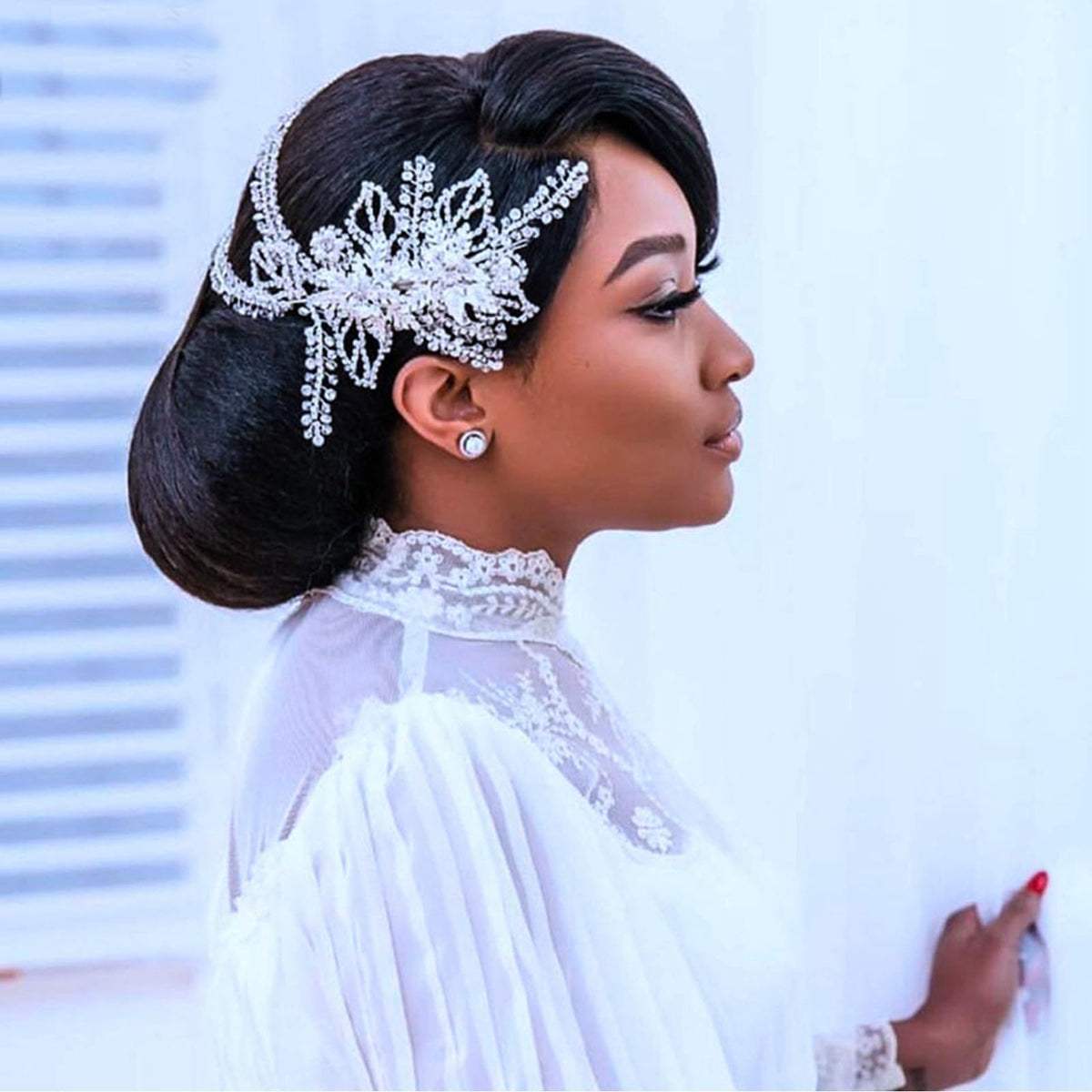 LOVFOIVER party wedding hairpiece suits celebrations with glamorous rhinestone detail