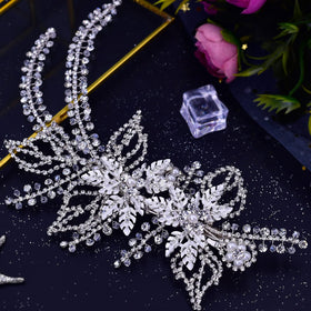 LOVFOIVER silver bridal hair accessory brings timeless sparkle to your hairstyle