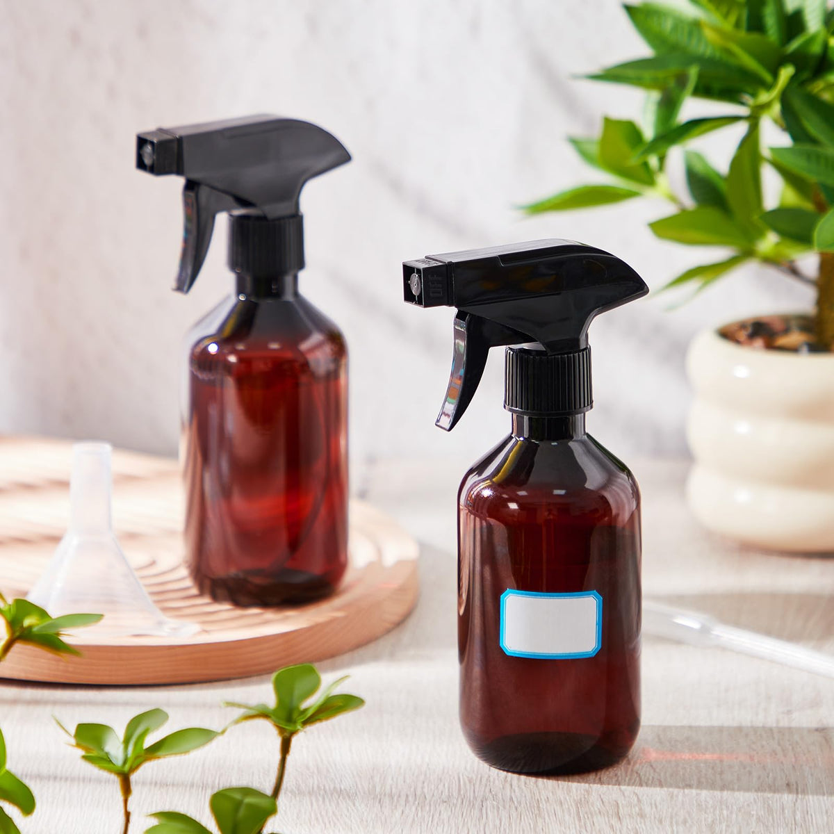 LOYIM amber spray bottle includes funnels and droppers for quick refills.