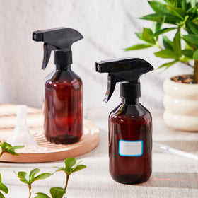 LOYIM amber spray bottle includes funnels and droppers for quick refills.